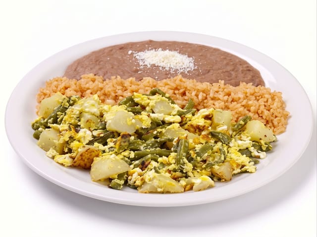 Huevo con Nopales y Papa.